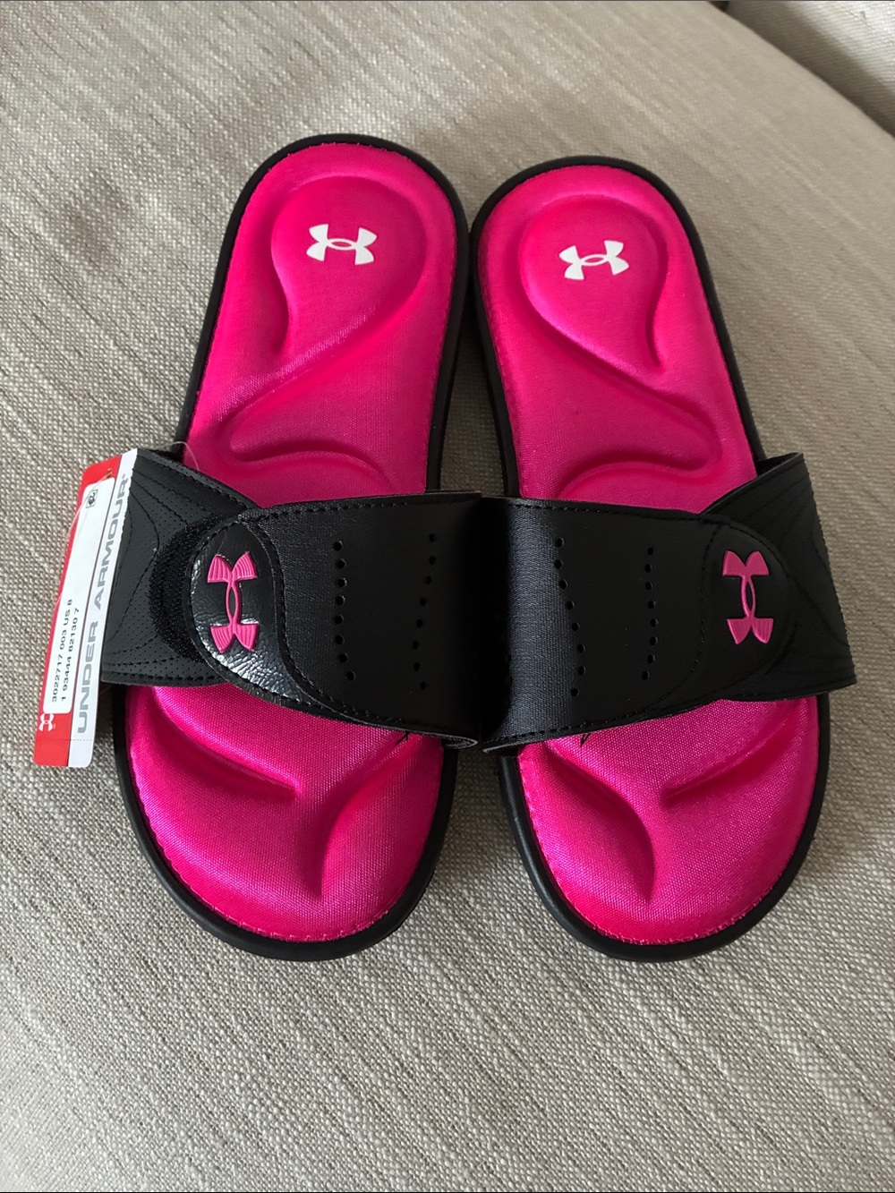 Under Armour NWT Black Strap Hot Pink Slide Sandals Size 8
